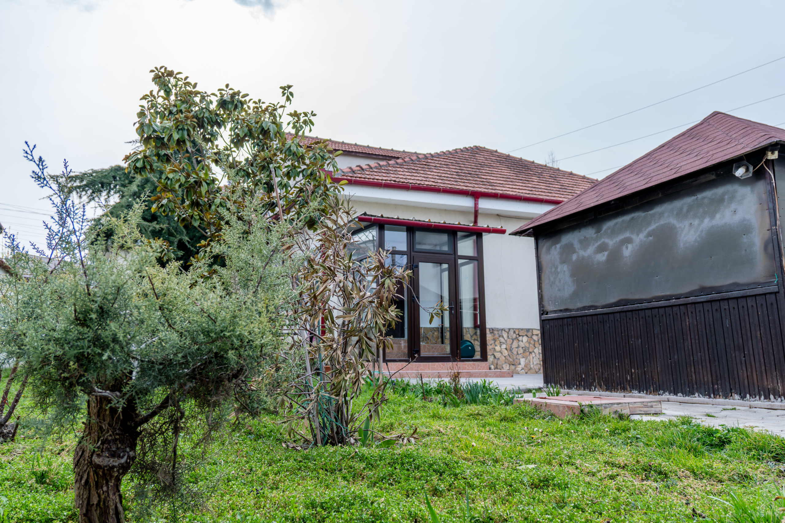 Proprietate în Năvodari | 800 mp teren | Spațiu comercial cu chiriaș + locuință