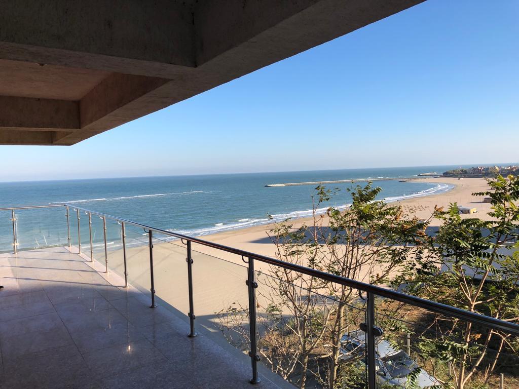 Apartament cu vedere la mare de închiriat în Faleză Nord
